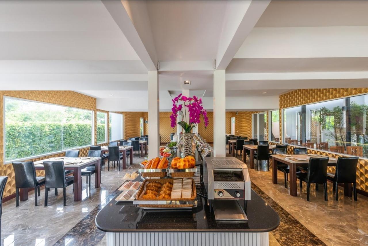 Napheera Royal Tel Hotel Ban Khlong Bang Krathiam Exterior foto
